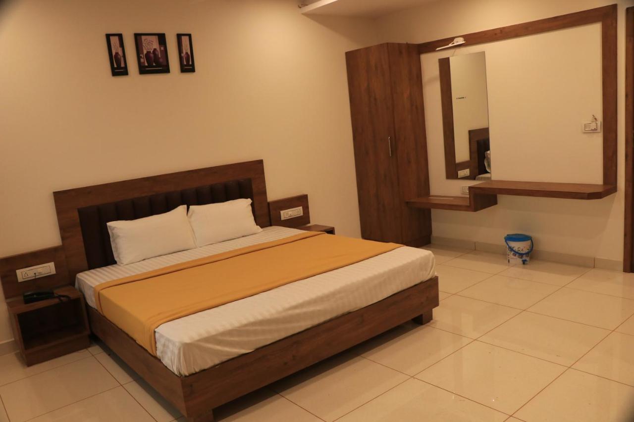بهوي Hotel Viraj Residency المظهر الخارجي الصورة