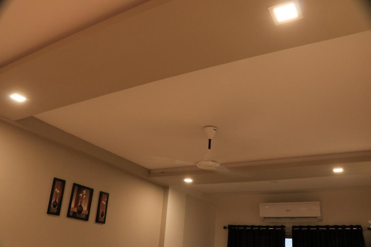 بهوي Hotel Viraj Residency المظهر الخارجي الصورة