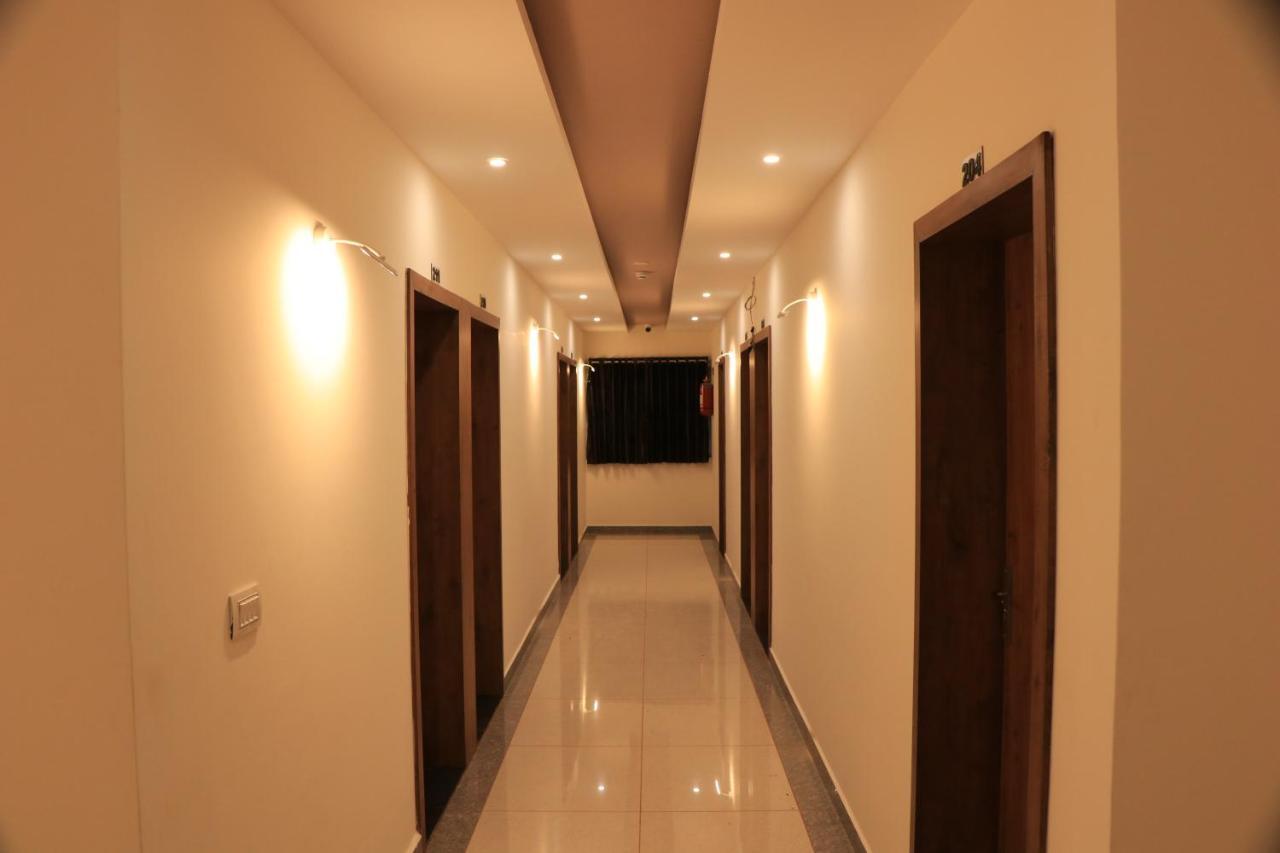 بهوي Hotel Viraj Residency المظهر الخارجي الصورة