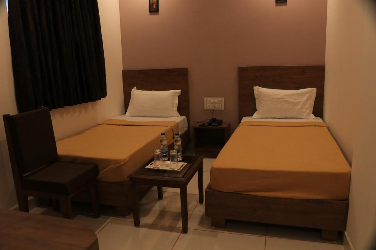 بهوي Hotel Viraj Residency المظهر الخارجي الصورة