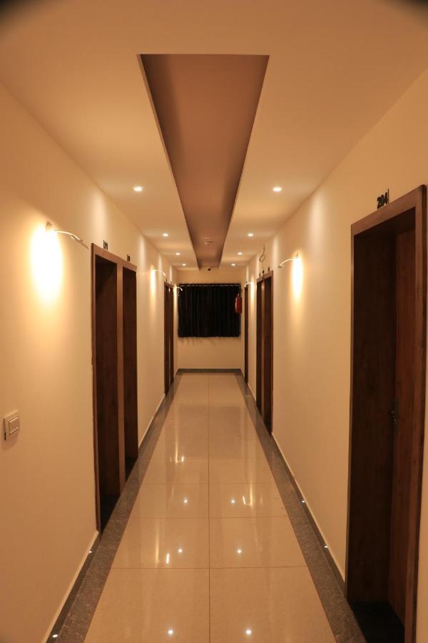 بهوي Hotel Viraj Residency المظهر الخارجي الصورة