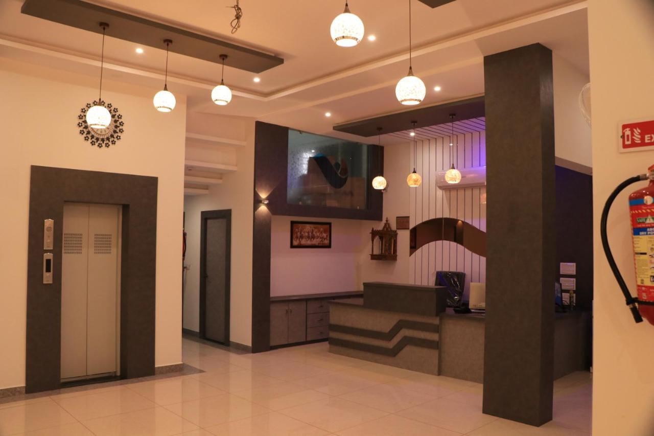 بهوي Hotel Viraj Residency المظهر الخارجي الصورة