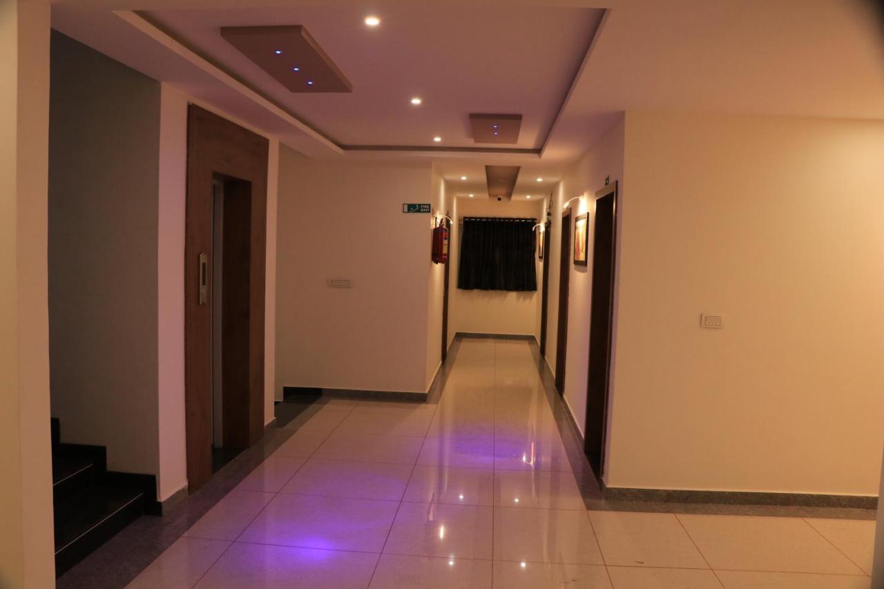 بهوي Hotel Viraj Residency المظهر الخارجي الصورة