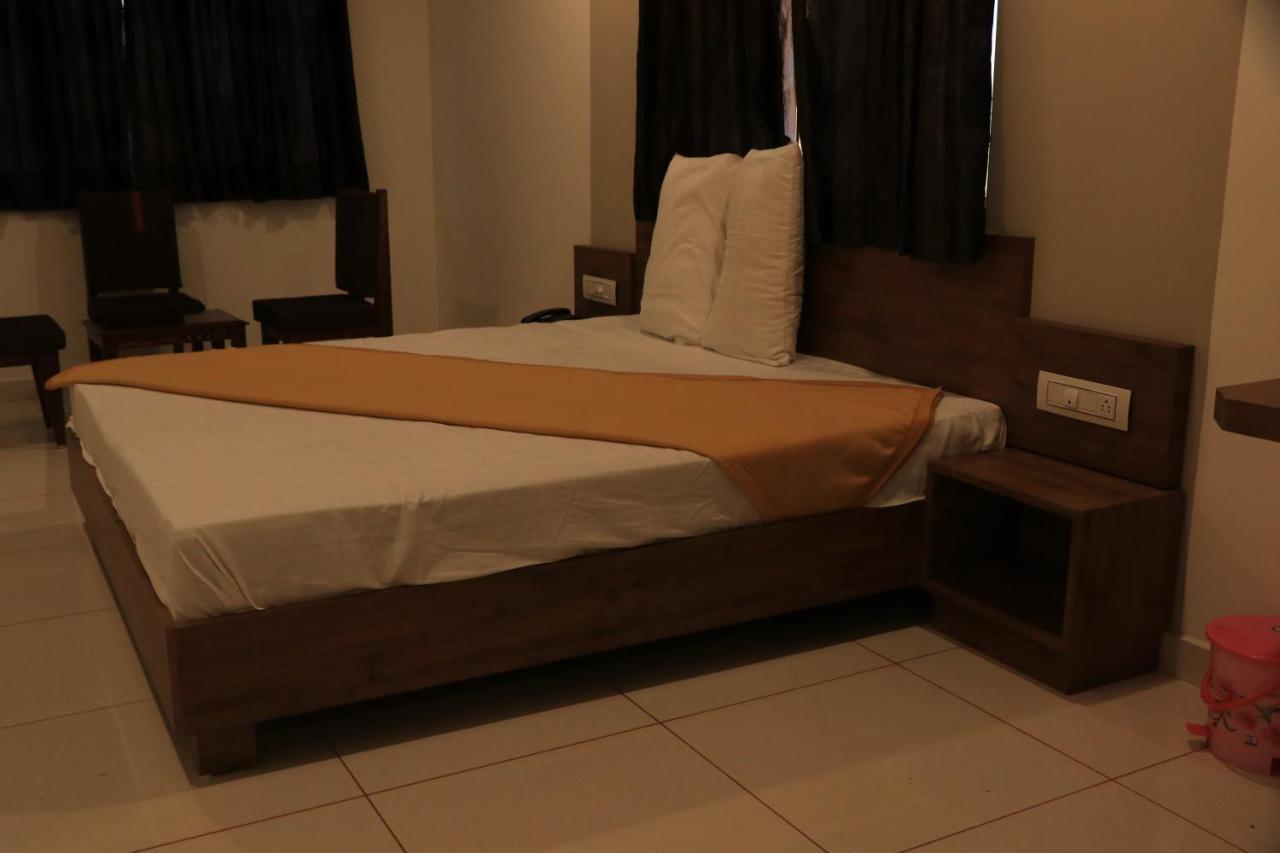 بهوي Hotel Viraj Residency المظهر الخارجي الصورة