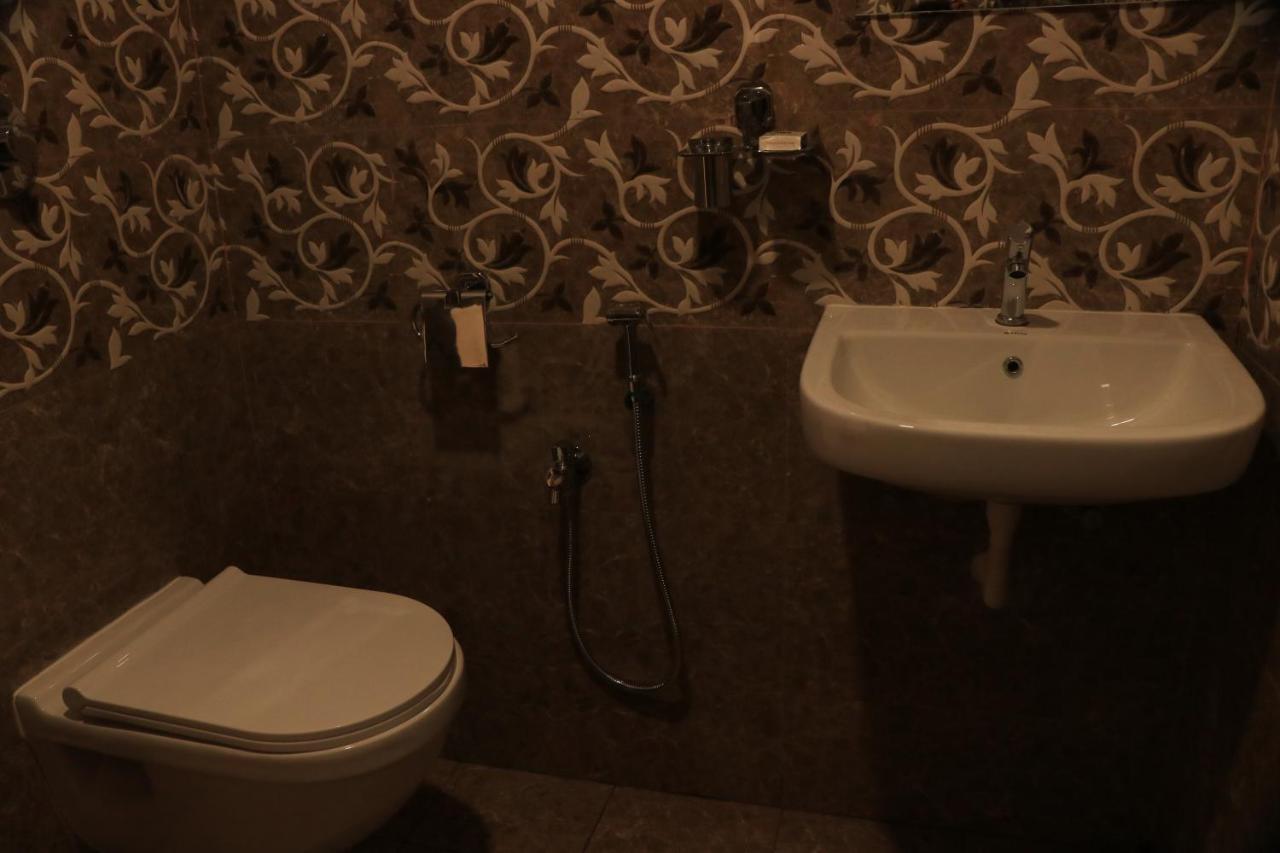 بهوي Hotel Viraj Residency المظهر الخارجي الصورة