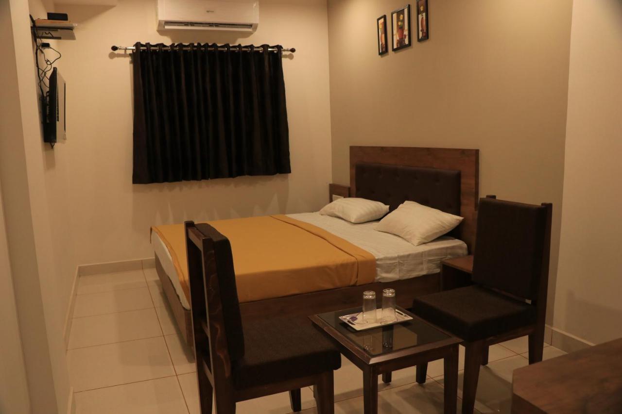 بهوي Hotel Viraj Residency المظهر الخارجي الصورة