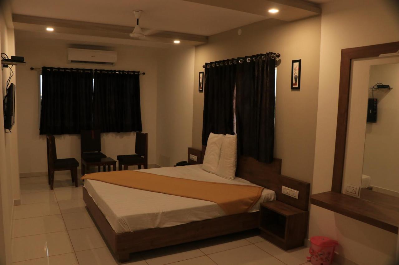 بهوي Hotel Viraj Residency المظهر الخارجي الصورة